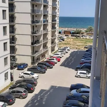 33rd By The Beach Apartmán